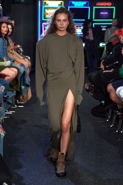 Look 24